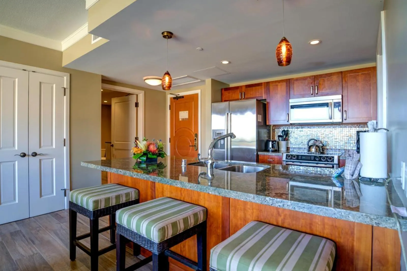 Kbm Resorts Free Car Honua Kai Hokulani Ocean View 2Bedroom Condo Hkh-338 Partial Ocean Views Remodeled Kaanapali